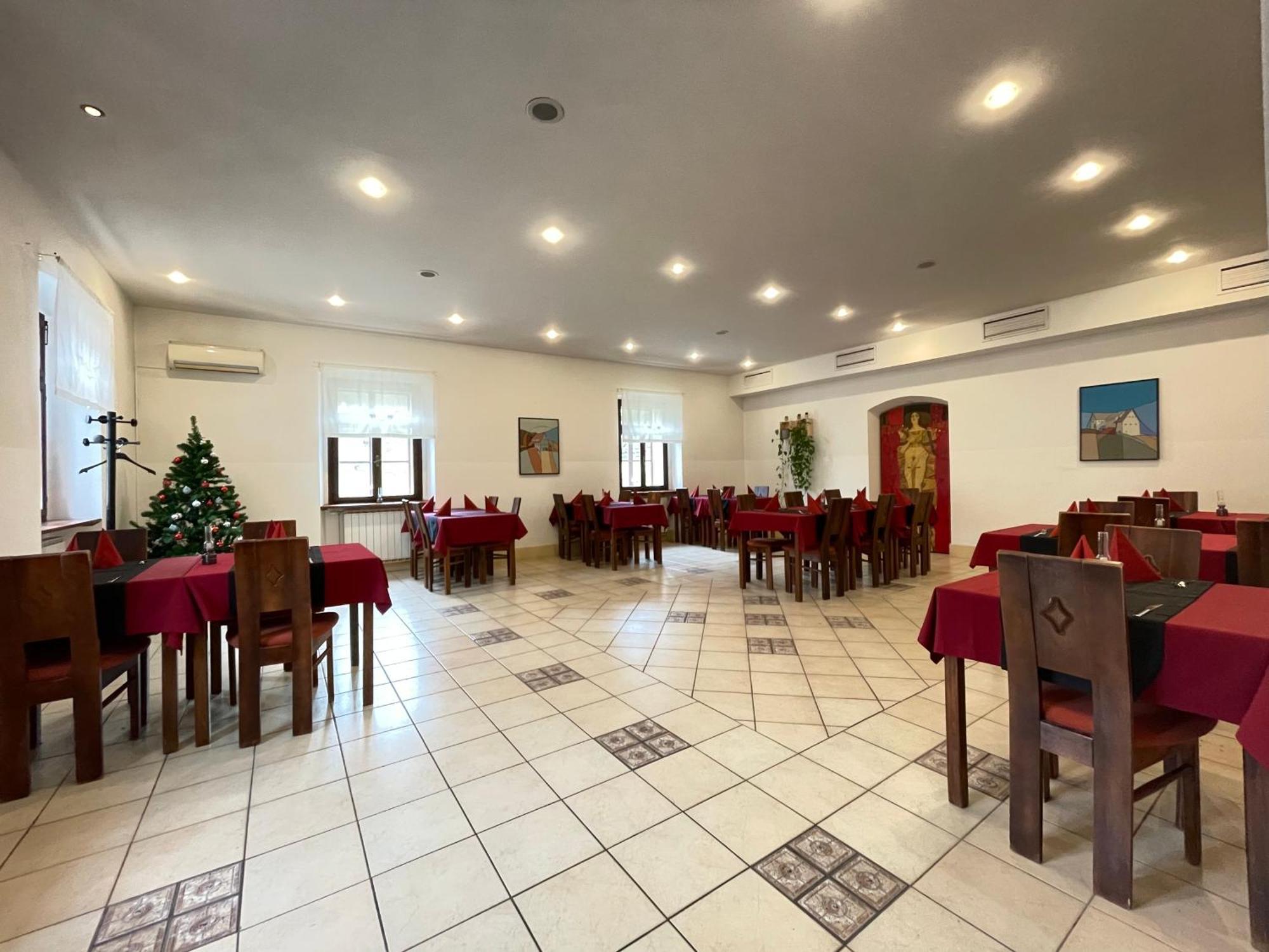 Gostisce Barbara Hotel Idrija Exterior photo